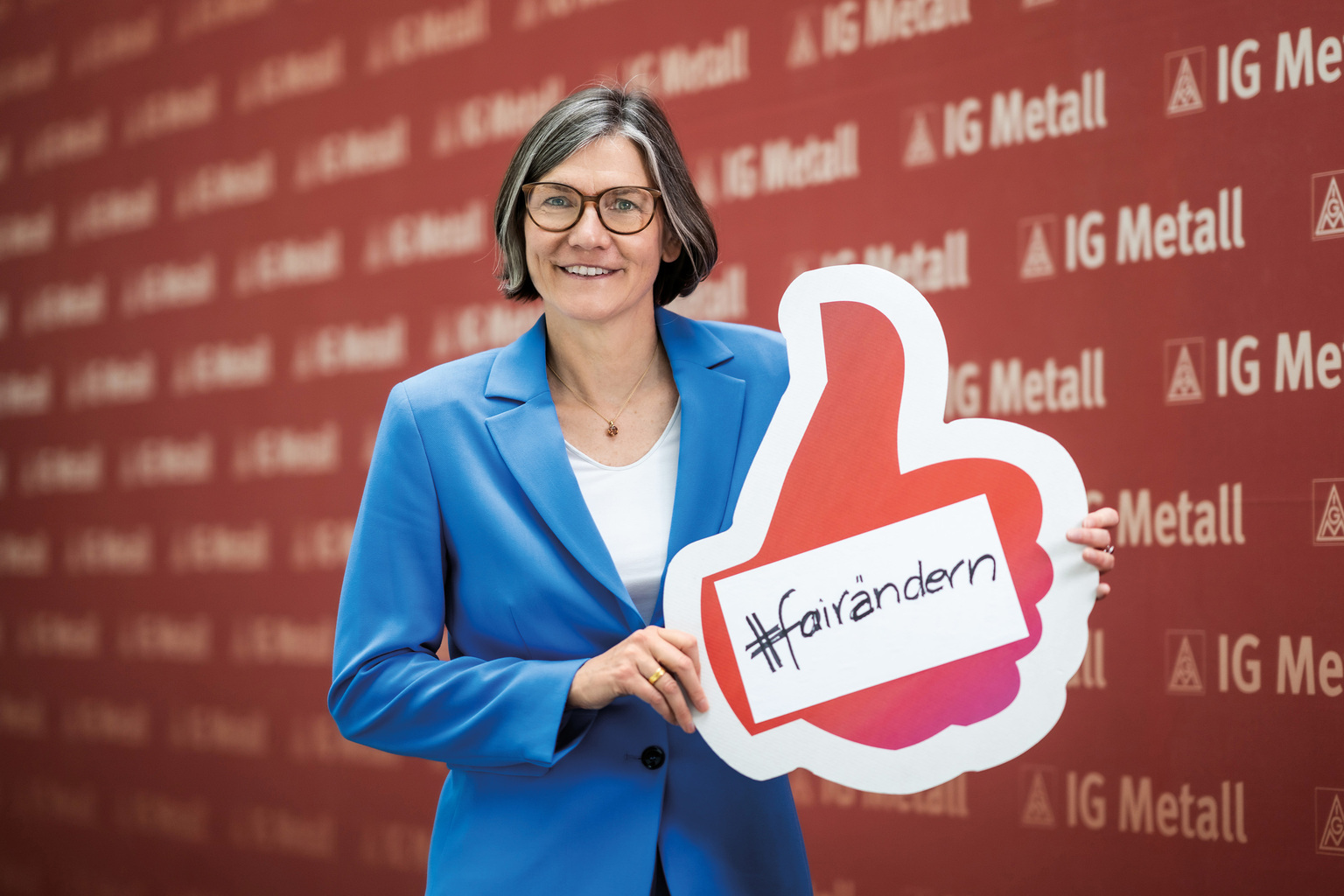 Christiane Benner Erste Vorsitzende der IG Metall, mit Schriftzug '#fairändern'