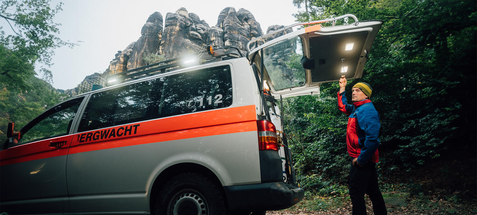 Jost Bähne, Bergwacht Sachsen im Einsatz mit Rettungsfahrzeug