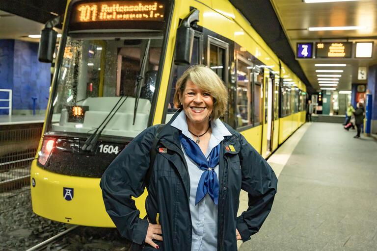 OeInge Ritter, Straßenbahn- und Stadtbahnfahrerin bei der Ruhrbahn in Essen am U-Bahnhof
