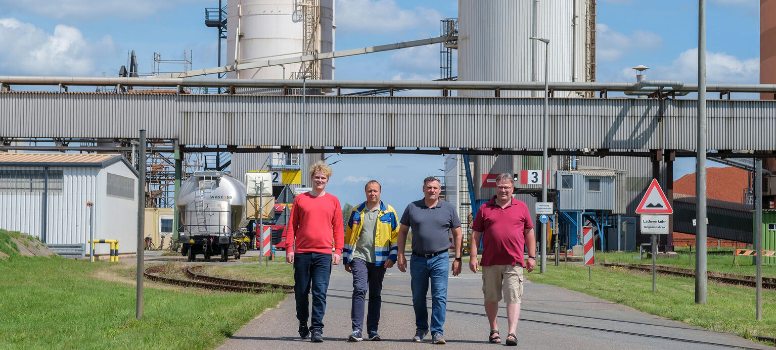 Die Betriebsräte Jonas von Holt, Sven Nemitz, Oliver Elsen und Ingo Döring (von links nach rechts) im Stader Chemiepark