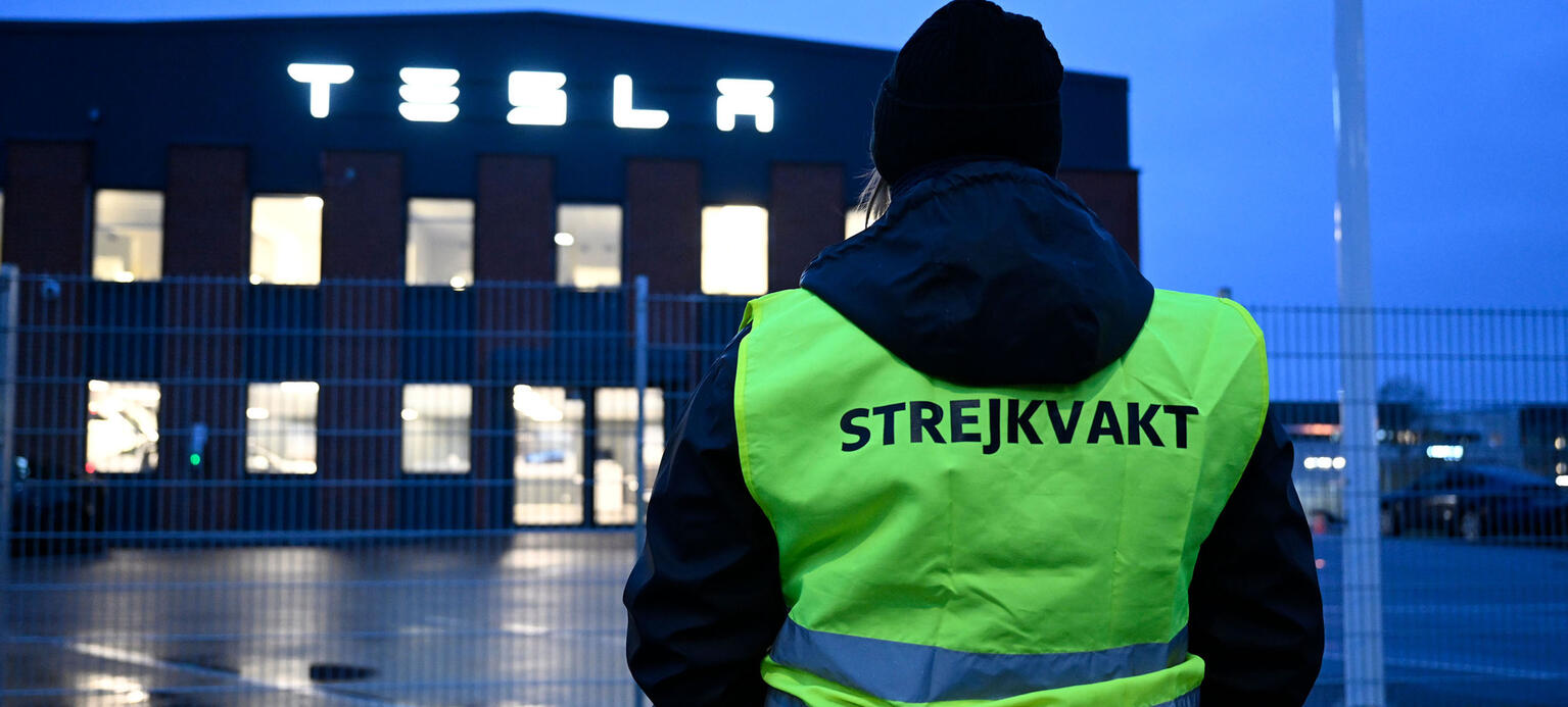 Streikposten vor dem Tesla Service Center im schwedischen Segeltorp