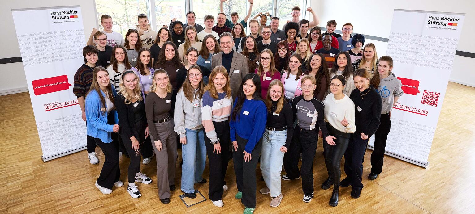 Gruppenbild  der TiBB-Geförderte mit Ralf Richter, Abteilungsleiter Studienförderung (mitte), beim Einführungsseminar